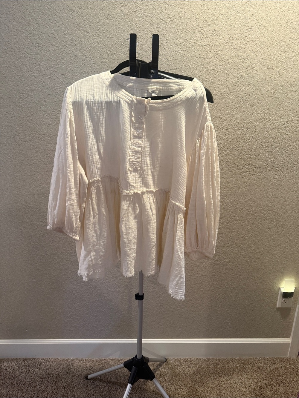 Cato Cream Gauze Peasant Tunic with Button Placket. Size 18/20